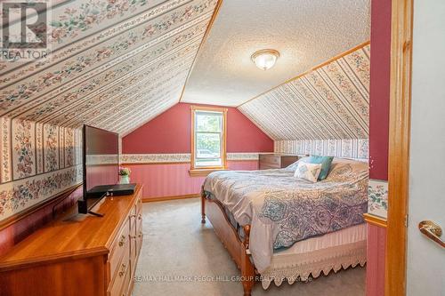 2139 Adjala-Tecumseth Townline, New Tecumseth, ON - Indoor Photo Showing Bedroom