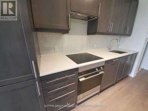 417 - 9085 Jane Street, Vaughan, ON - Indoor Photo Showing Kitchen