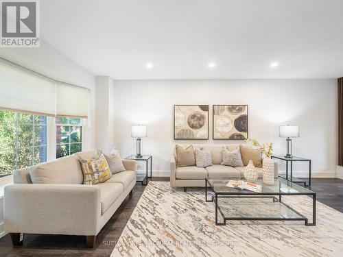 97 Golf Links Drive, Aurora, ON - Indoor Photo Showing Living Room