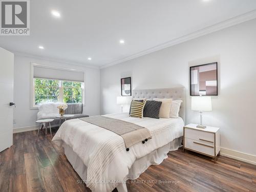 97 Golf Links Drive, Aurora, ON - Indoor Photo Showing Bedroom