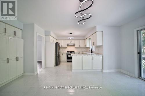 95 Luba Avenue, Richmond Hill, ON - Indoor Photo Showing Kitchen