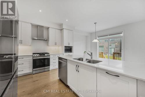 116 Shepherd Drive, Barrie, ON - Indoor Photo Showing Kitchen With Double Sink With Upgraded Kitchen