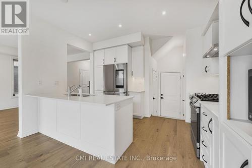 116 Shepherd Drive, Barrie, ON - Indoor Photo Showing Kitchen