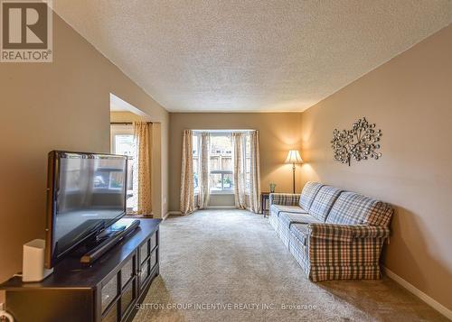 50 - 165 Kozlov Street, Barrie, ON - Indoor Photo Showing Living Room