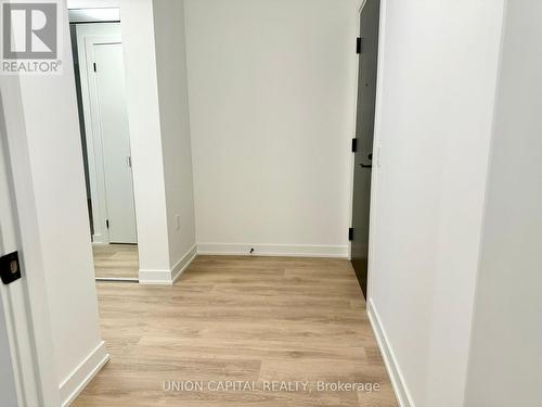 409 - 127 Broadway Avenue, Toronto, ON - Indoor Photo Showing Other Room