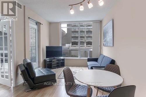 406 - 1121 Bay Street, Toronto, ON - Indoor