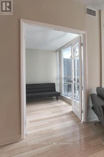 406 - 1121 Bay Street, Toronto, ON - Indoor Photo Showing Other Room