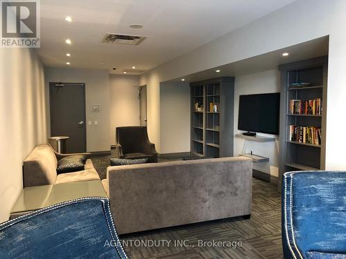 406 - 1121 Bay Street, Toronto, ON - Indoor