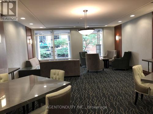 406 - 1121 Bay Street, Toronto, ON - Indoor Photo Showing Dining Room