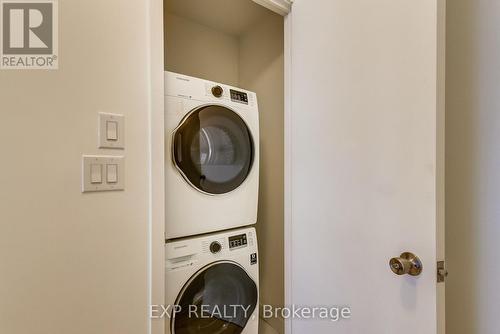 1406 - 12 York Street, Toronto, ON - Indoor Photo Showing Laundry Room