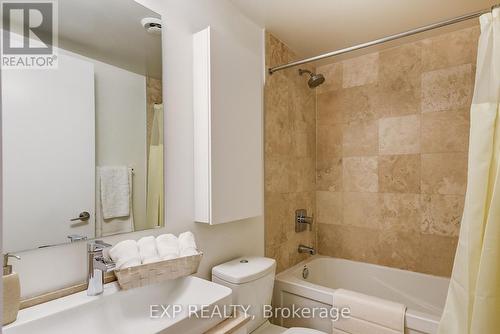 1406 - 12 York Street, Toronto, ON - Indoor Photo Showing Bathroom