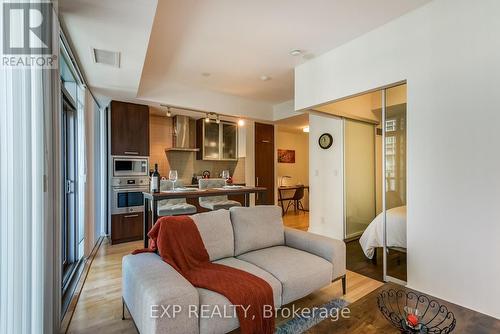 1406 - 12 York Street, Toronto, ON - Indoor Photo Showing Living Room