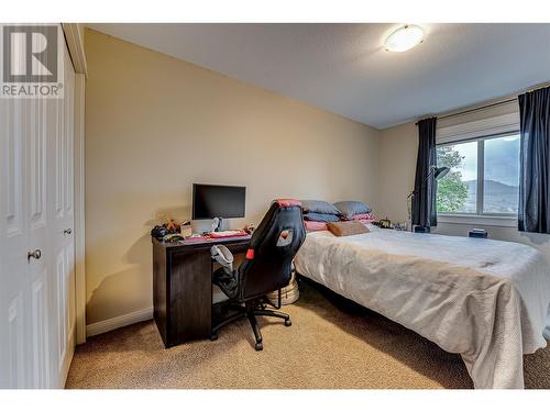 4900 Heritage Drive Unit# 201, Vernon, BC - Indoor Photo Showing Bedroom