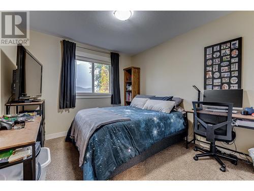 4900 Heritage Drive Unit# 201, Vernon, BC - Indoor Photo Showing Bedroom