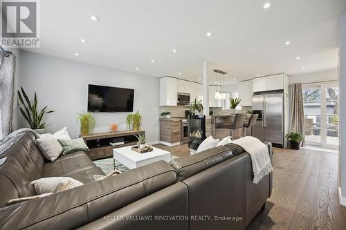 76 Phillip Avenue, Toronto, ON - Indoor Photo Showing Living Room