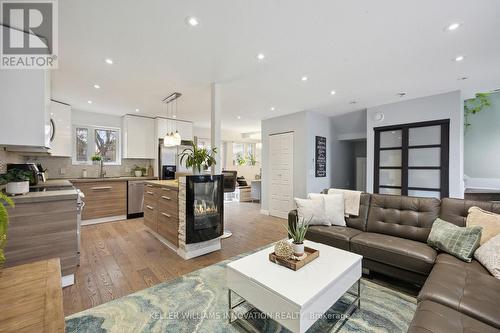 76 Phillip Avenue, Toronto, ON - Indoor Photo Showing Living Room