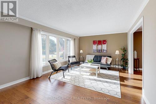 72 Lake Driveway W, Ajax, ON - Indoor Photo Showing Living Room