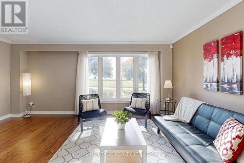 72 Lake Driveway W, Ajax, ON - Indoor Photo Showing Living Room