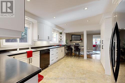 72 Lake Driveway W, Ajax, ON - Indoor Photo Showing Kitchen