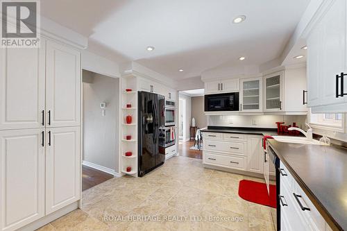 72 Lake Driveway W, Ajax, ON - Indoor Photo Showing Kitchen