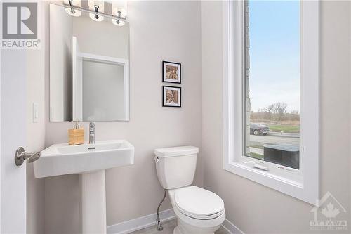 Bathroom - 233 Conservancy Drive, Ottawa, ON - Indoor Photo Showing Bathroom