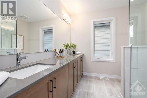 En-Suite Bathroom - 233 Conservancy Drive, Ottawa, ON - Indoor Photo Showing Bathroom