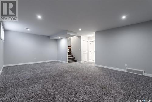 122 315 Dickson Crescent, Saskatoon, SK - Indoor