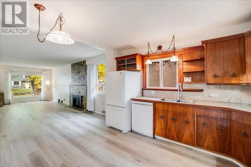 1172 Second Avenue, Trail, BC - Indoor Photo Showing Kitchen With Double Sink