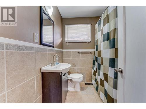 3303 17 Street, Vernon, BC - Indoor Photo Showing Bathroom