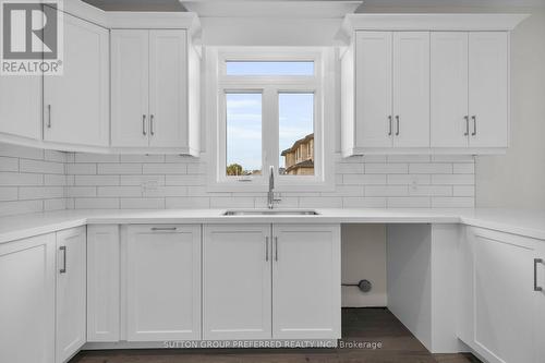 1 Bouw Place, Dutton/Dunwich (Dutton), ON - Indoor Photo Showing Kitchen