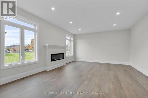 1 Bouw Place, Dutton/Dunwich (Dutton), ON - Indoor With Fireplace