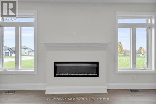 1 Bouw Place, Dutton/Dunwich (Dutton), ON - Indoor Photo Showing Living Room With Fireplace