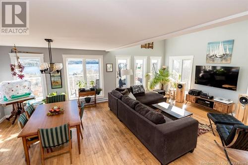 4 White Head Wharf Road, Clifton Royal, NB - Indoor Photo Showing Living Room