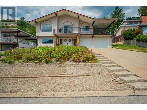 924 7Th Street, Montrose, BC - Outdoor With Facade