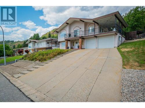 924 7Th Street, Montrose, BC - Outdoor