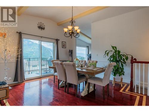 924 7Th Street, Montrose, BC - Indoor Photo Showing Dining Room