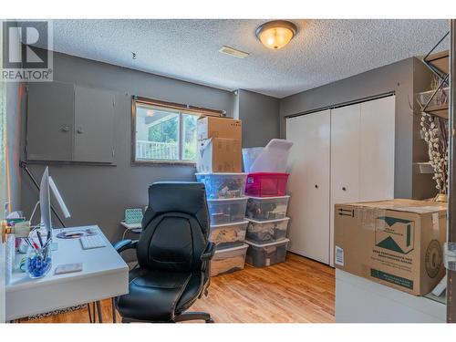 924 7Th Street, Montrose, BC - Indoor Photo Showing Office