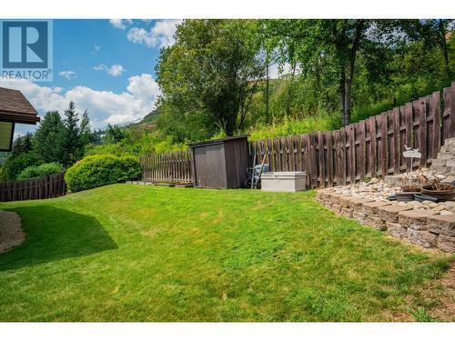 924 7Th Street, Montrose, BC - Outdoor