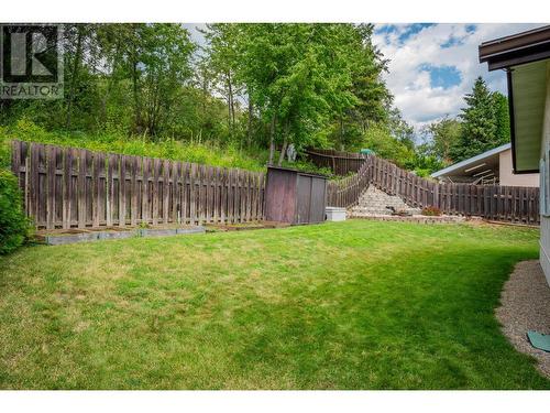 924 7Th Street, Montrose, BC - Outdoor