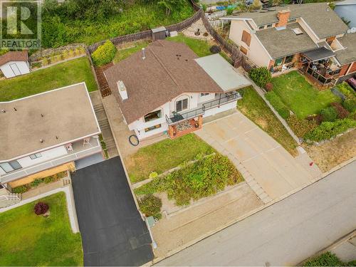 924 7Th Street, Montrose, BC - Outdoor