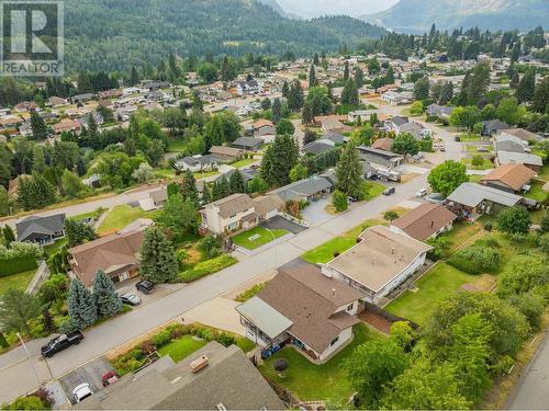 924 7Th Street, Montrose, BC - Outdoor With View