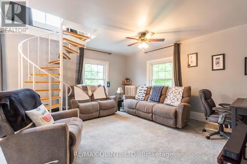 287 John Street, Belleville, ON - Indoor Photo Showing Living Room