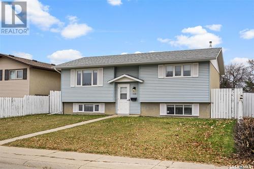 114 Vanier Crescent, Saskatoon, SK - Outdoor With Facade