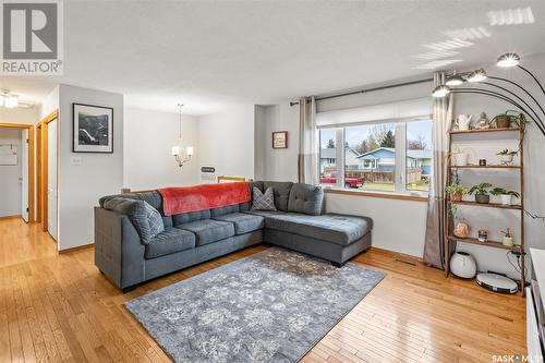 114 Vanier Crescent, Saskatoon, SK - Indoor Photo Showing Living Room