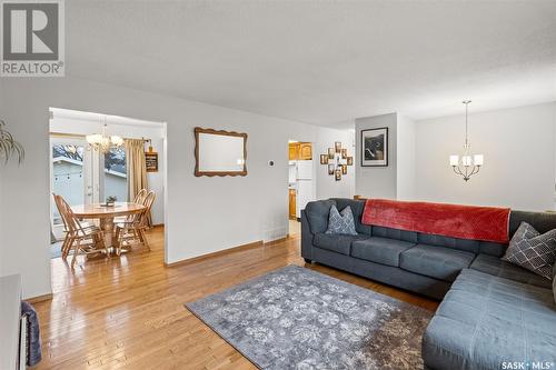 114 Vanier Crescent, Saskatoon, SK - Indoor Photo Showing Living Room