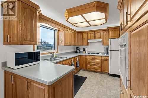 114 Vanier Crescent, Saskatoon, SK - Indoor Photo Showing Kitchen With Double Sink