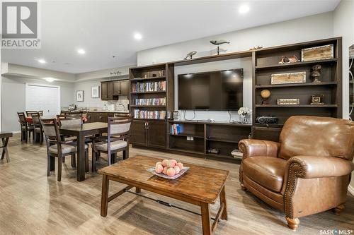 212 4501 Child Avenue, Regina, SK - Indoor Photo Showing Living Room