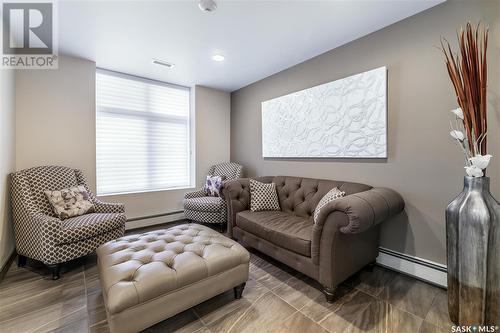 212 4501 Child Avenue, Regina, SK - Indoor Photo Showing Living Room