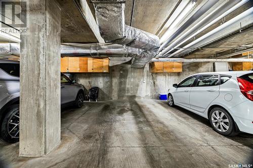 212 4501 Child Avenue, Regina, SK - Indoor Photo Showing Garage