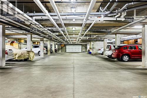 212 4501 Child Avenue, Regina, SK - Indoor Photo Showing Garage